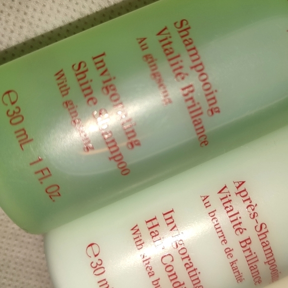 Clarins Travel Kit 4 30ml Pieces - Picture 3 of 7